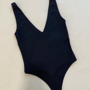 Aritzia | Babaton Black V-Neck Contour Bodysuit
